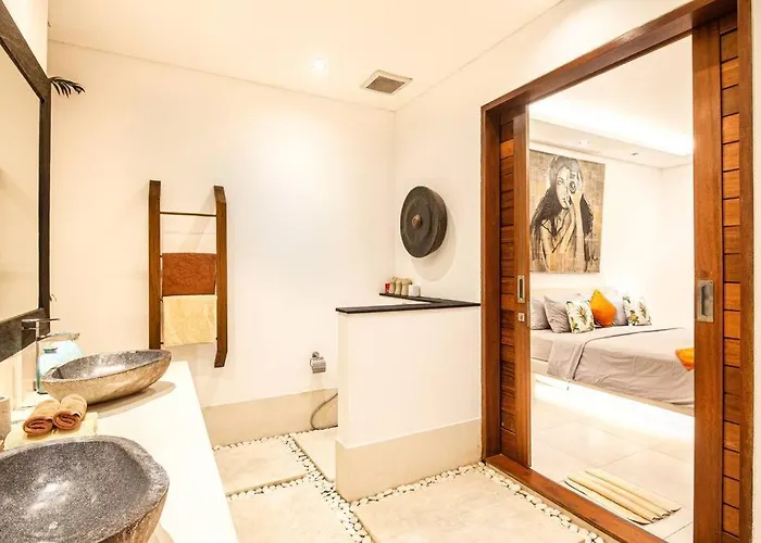 Villa Nikko I - 4br In Seminyak, Steps To Cafes & Shops Seminyak