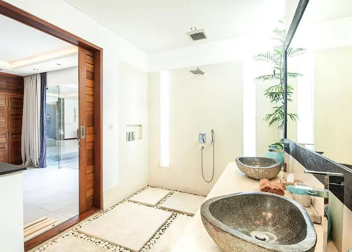 Nikko I - 4br In Seminyak, Steps To Cafes & Shops *