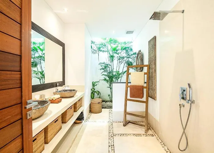 Villa Nikko I - 4br In Seminyak, Steps To Cafes & Shops *