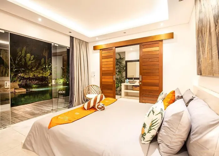 Nikko I - 4br In Seminyak, Steps To Cafes & Shops