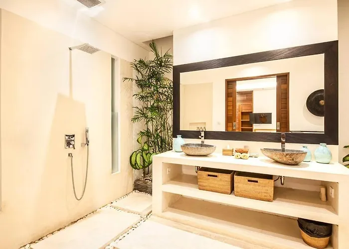 Nikko I - 4br In Seminyak, Steps To Cafes & Shops Villa *