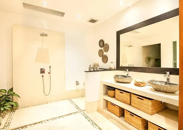 Nikko I - 4br In Seminyak, Steps To Cafes & Shops Villa