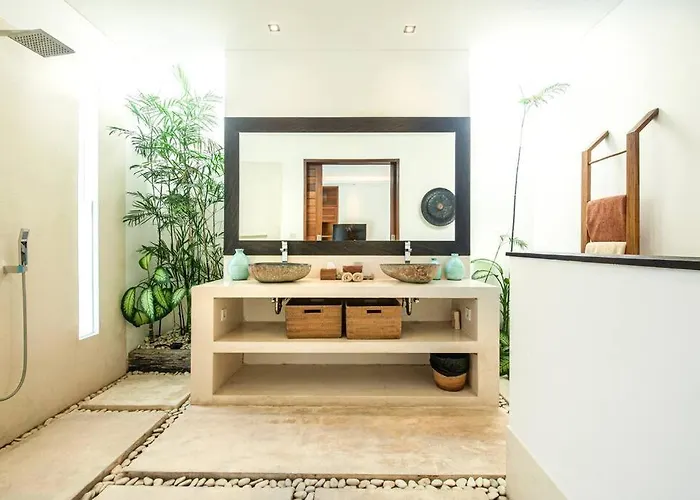 Nikko I - 4br In Seminyak, Steps To Cafes & Shops Seminyak